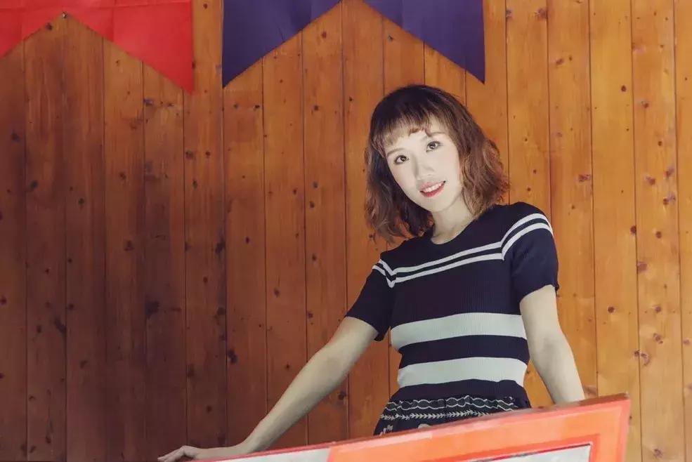 学习打球比赛两不误,学习踢球基本功