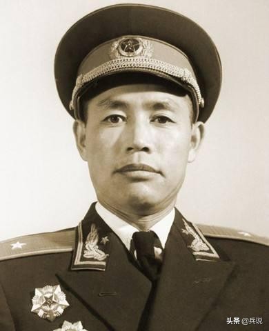 *世友许**被关，排长邓岳买酒买烧鸡，*世友许**评价：小邓是好人