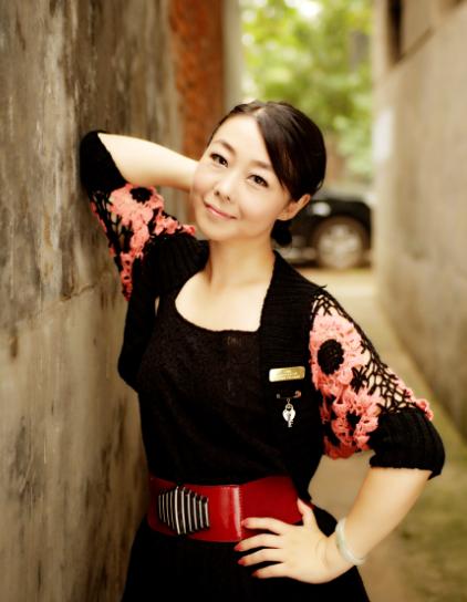 一朝春满暗香来——月溶溶《月华水光》词集