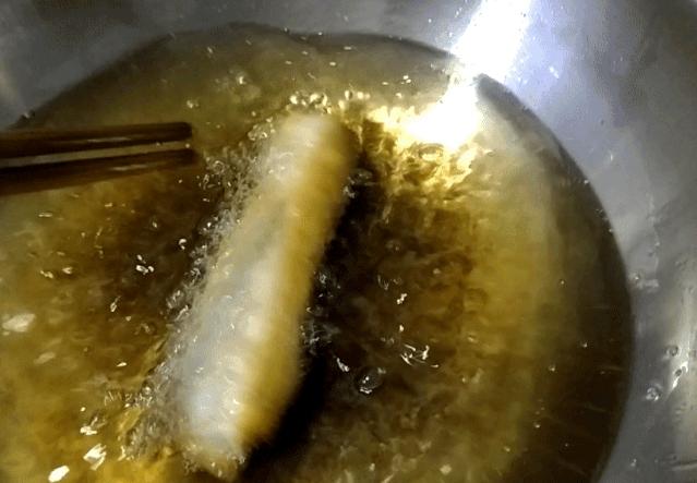 油条新方法不揉面不擀面蓬松柔软,油条为啥蓬松