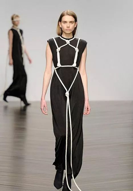 《束*师绳**》第六章邪门的足浴店VS第七章行尸走肉