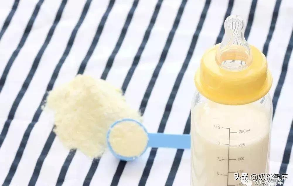 一喝奶奶瓶滋滋响还冒泡怎么回事,喝完奶奶瓶里好多泡沫是为什么