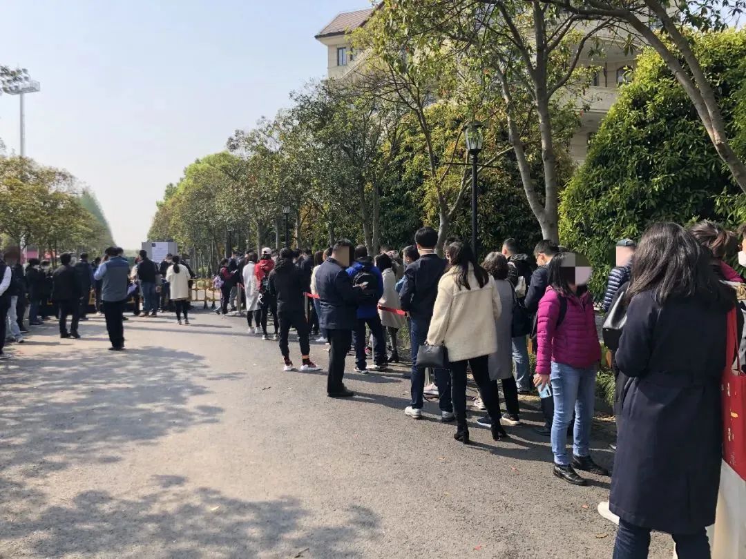 最高一套8000万！戴口罩排队抢豪宅竟然打起来了