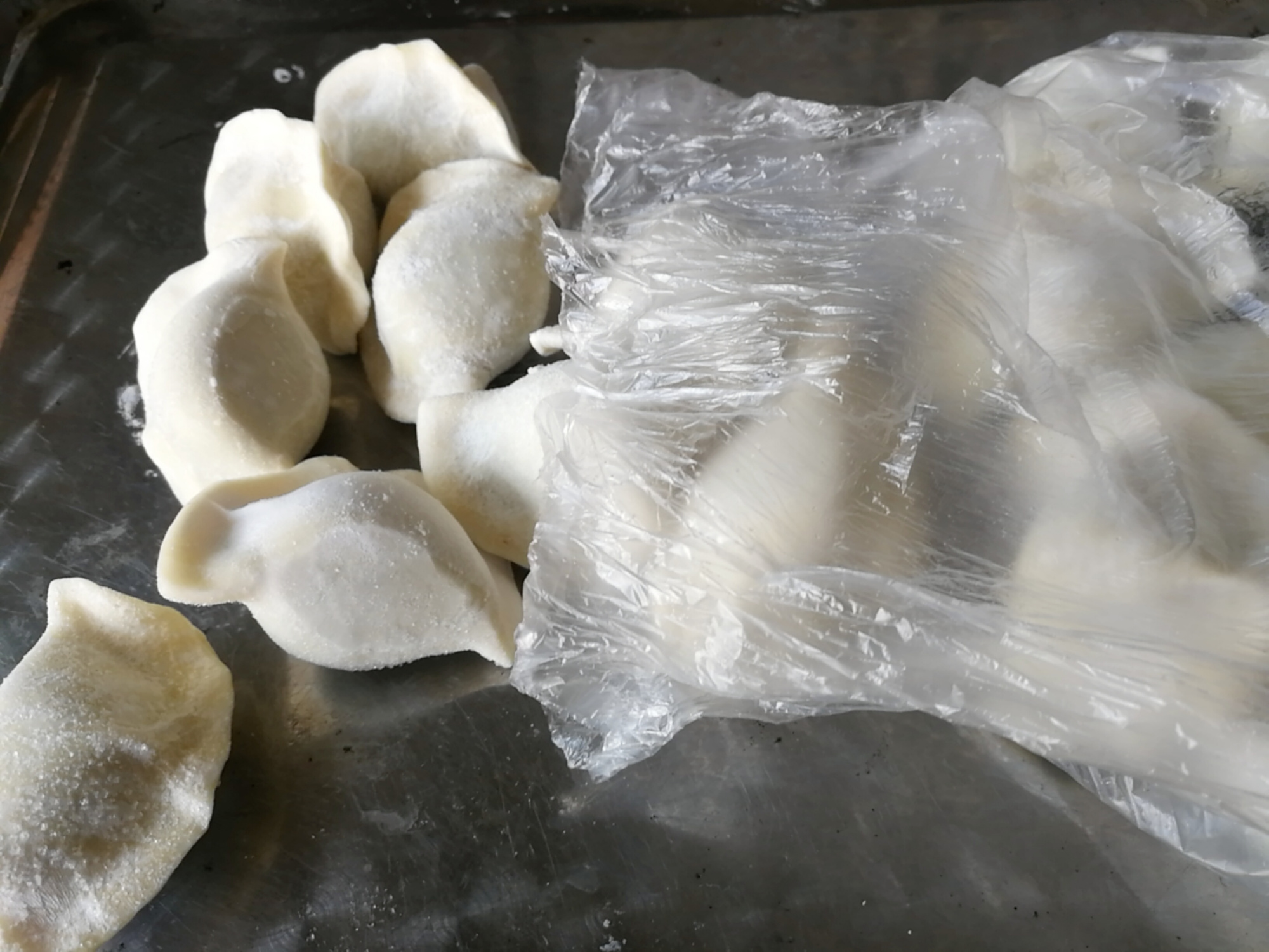 饺子冻裂缝了可以蒸么,速冻饺子破皮怎么处理