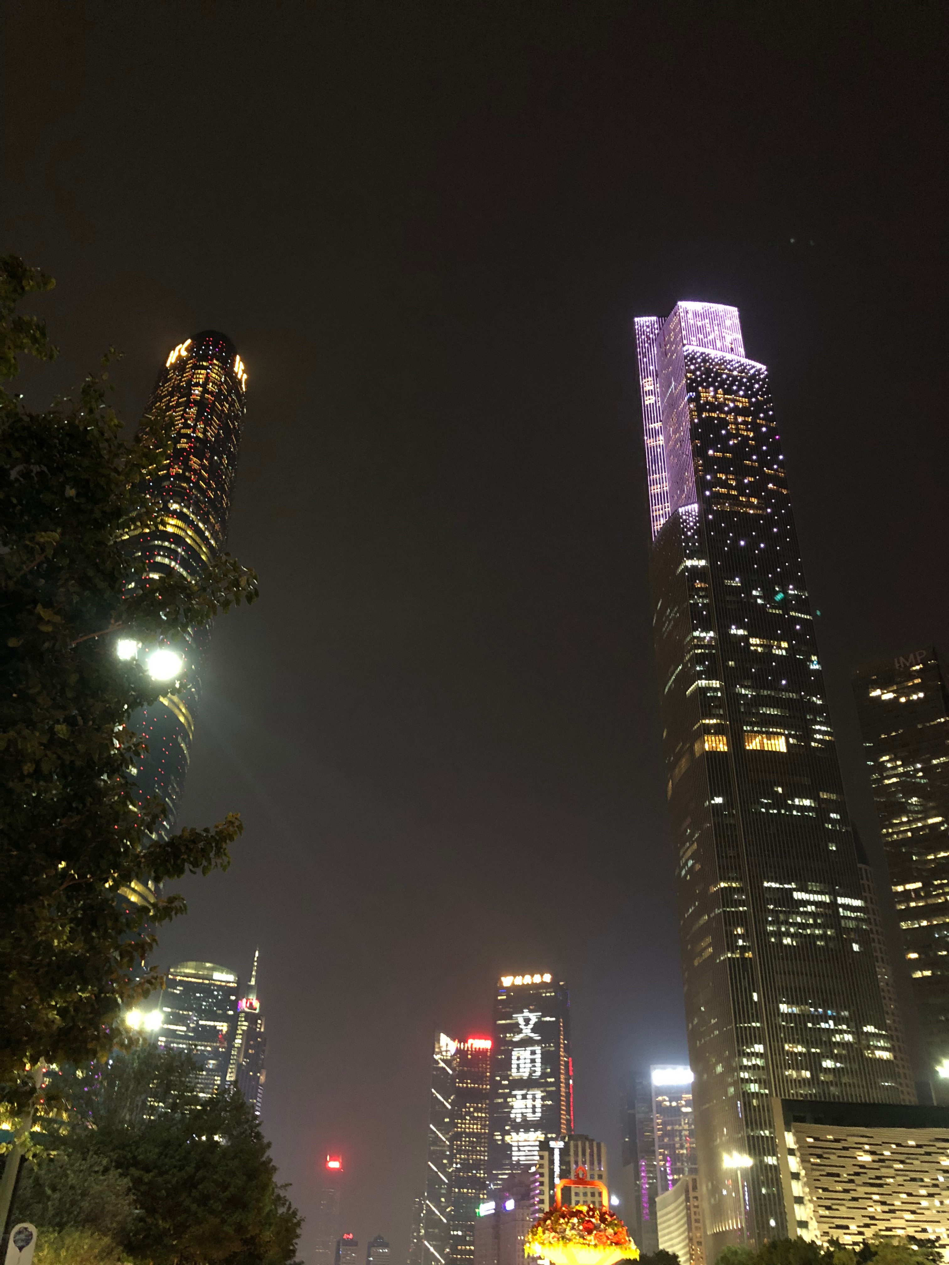 我们见证了历史,我们躺在沙发上