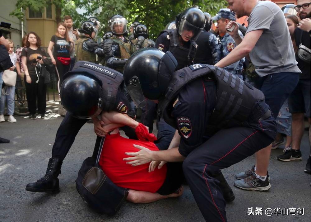 俄罗斯警察反恐被袭击视频,俄罗斯防暴演习