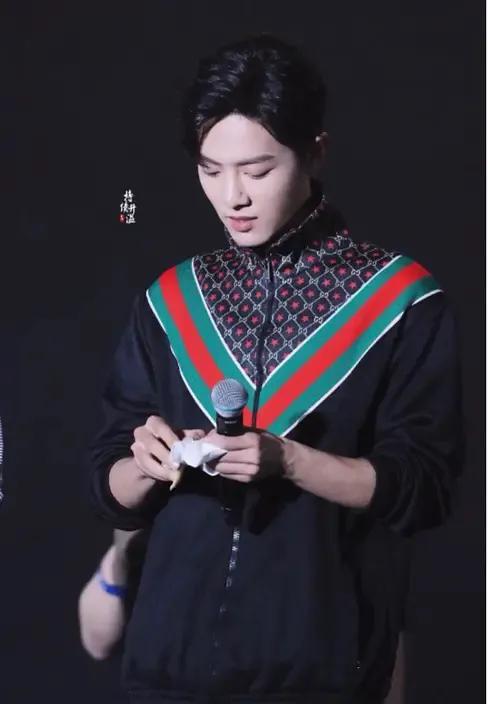 最大胆又最正经，肖战和Gucci