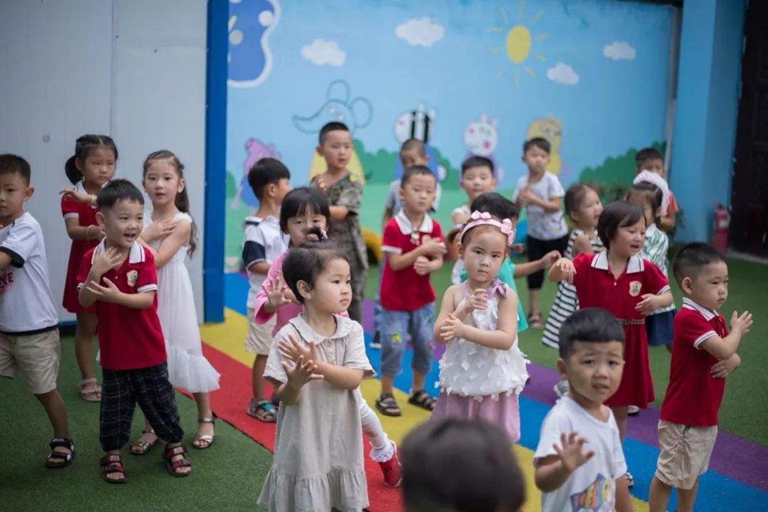 一说去幼儿园就哭怎么办,上幼儿园一直哭着说不去怎么缓解