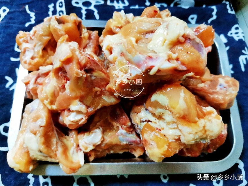 20元钱买了3斤鸡锁骨，用了这种做法来做，又麻又辣，好吃到吮指