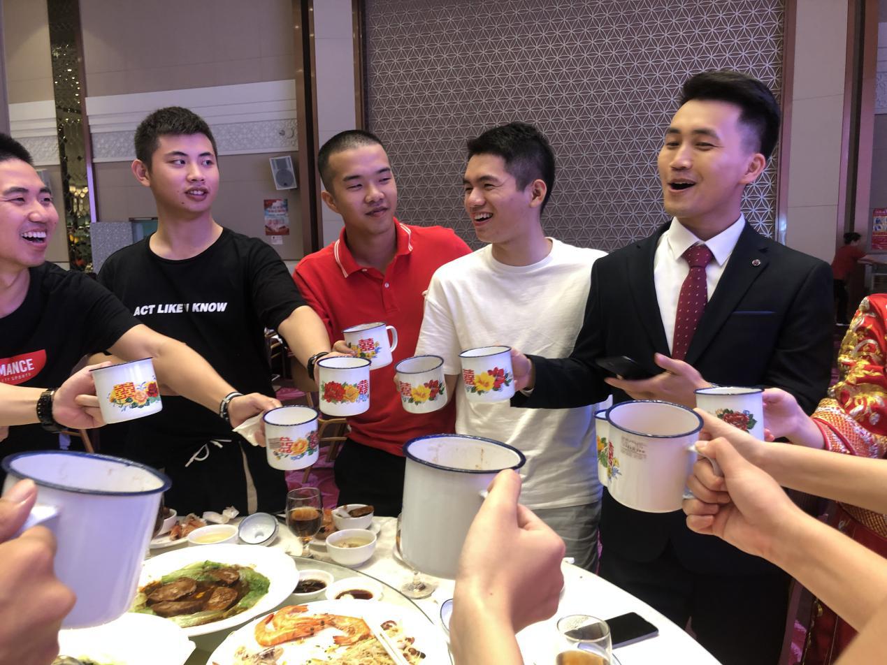 90后新婚尚：一棵爱情树比一克拉的钻石有意义