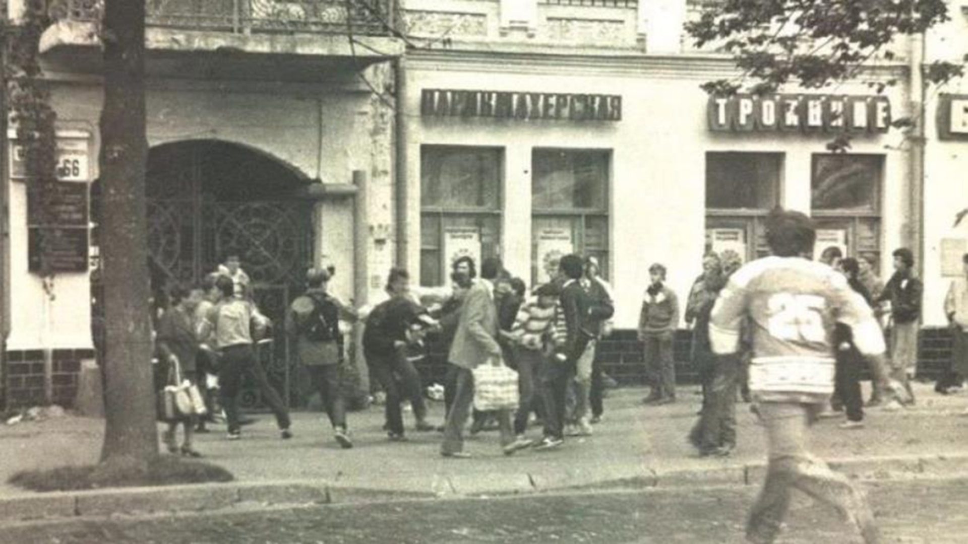 俄罗斯足球迷疯狂时刻,俄罗斯足球大战视频