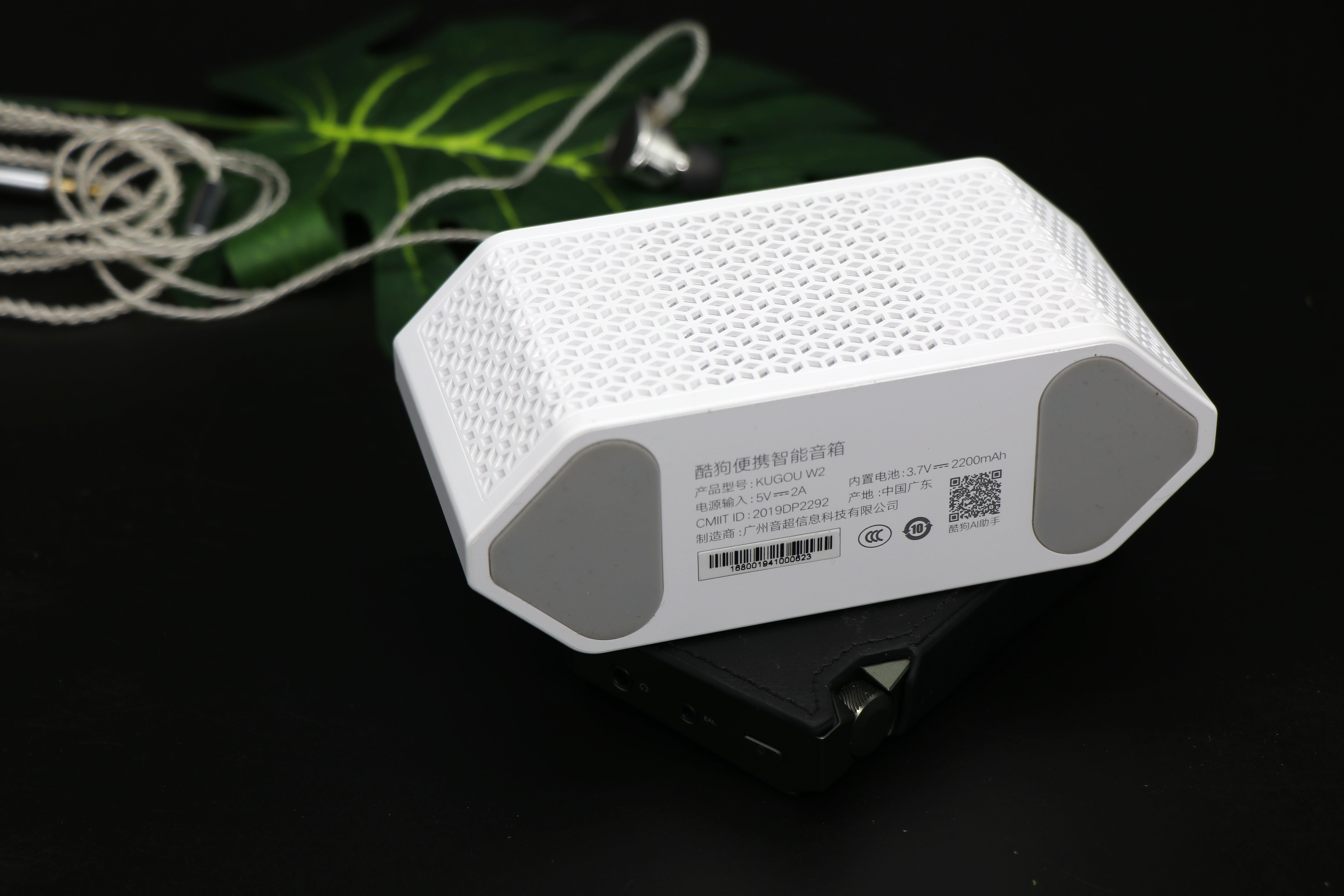 “不仅嗓子好，度量也大”4000万曲库酷狗潘多拉mini音箱评测