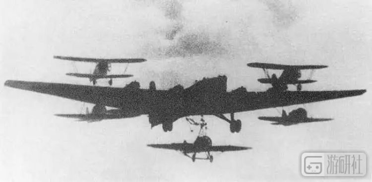 皇牌空战七航空母舰起飞,皇牌空战7和真实飞机对比