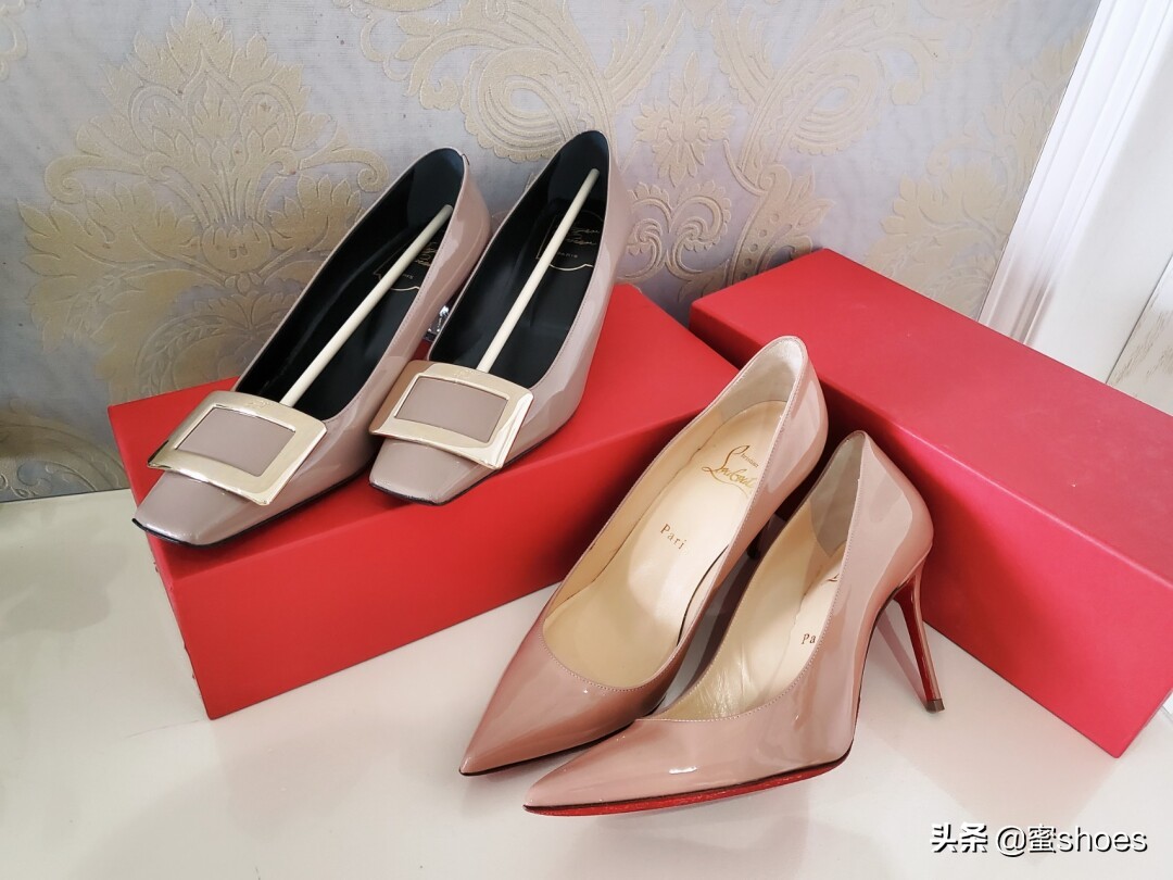 rv和cl哪个更高端,rv和ysl高跟鞋