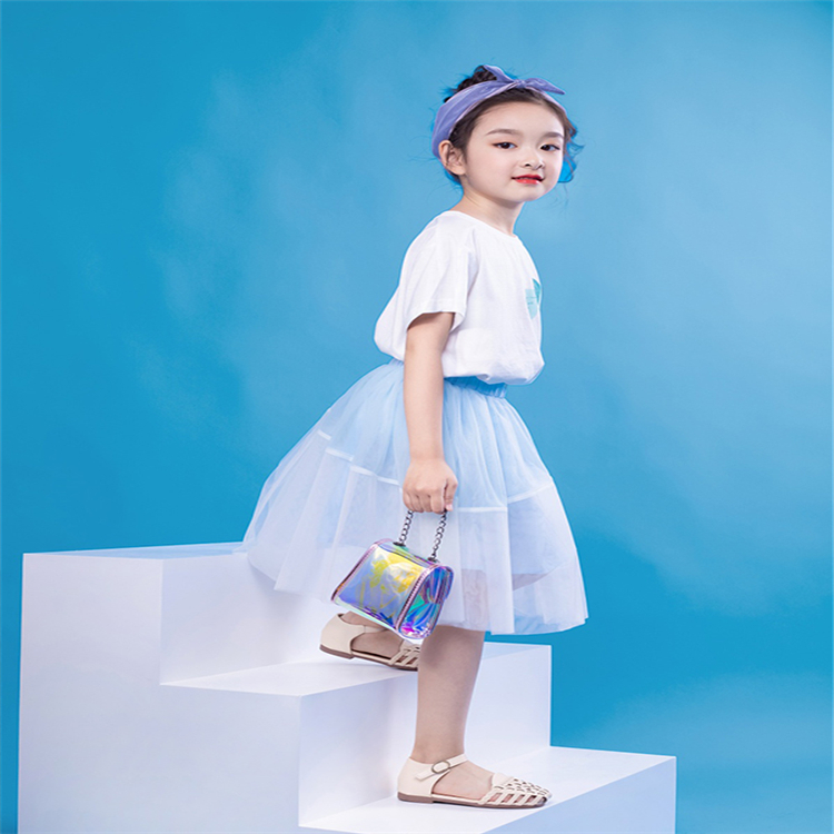 品牌折扣童装开店注意事项有很多,品牌折扣童装应该如何拿货呢