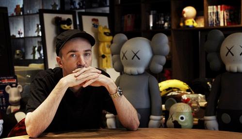 优衣库发售kaws联名款引发疯抢,优衣库uniqloxkaws的新联名