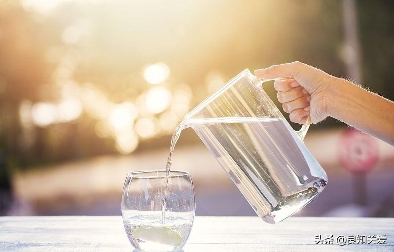 晚上喝水第二天水肿怎么消除,晚上喝水一觉起来水肿怎么调理