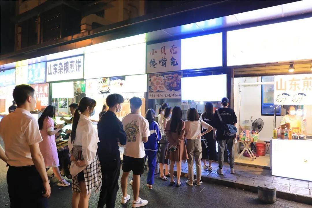 “当当......”快上车，成都的夜生活开始了