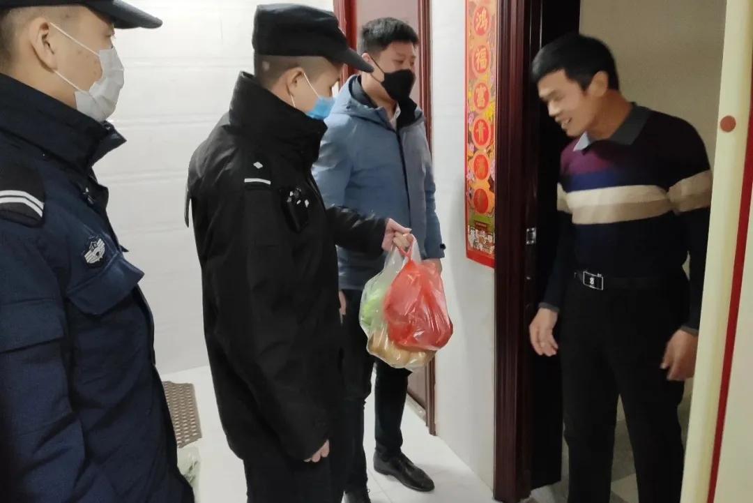 巡特警支队学雷锋工作总结,特警开展学雷锋活动简报