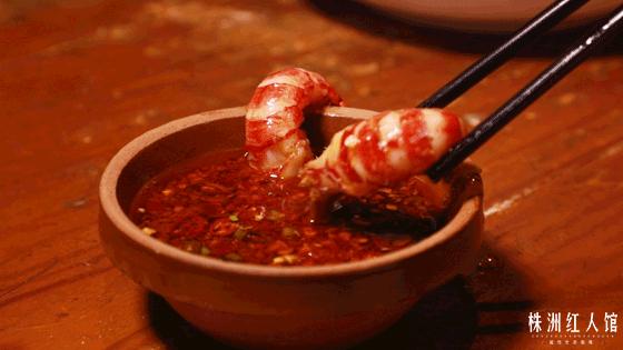 无言的年轮,嘴角的油渍,忆不尽的是陈旧时光。