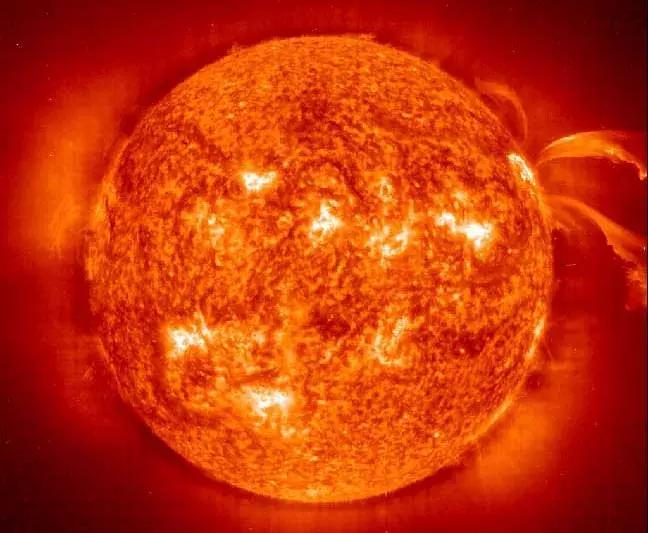 假如地球变得比太阳还大会怎么样,假如没有了太阳地球会是什么样