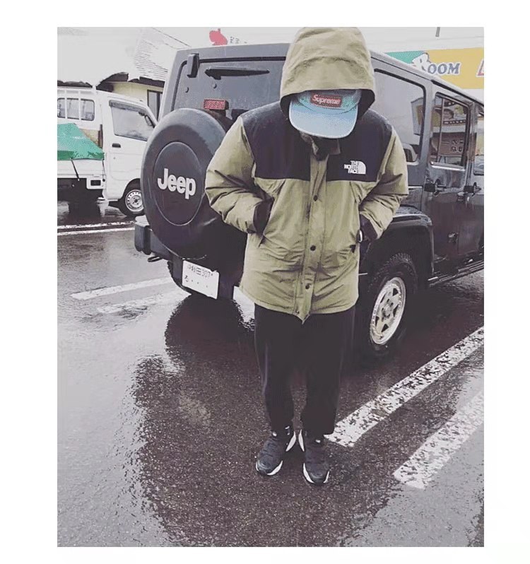 冬季奶黄色羽绒服穿搭,潮人怎样穿衣服