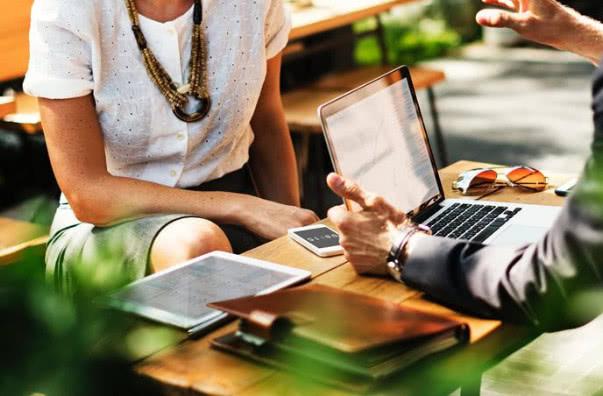 女人对婚外情为什么来者不拒,两个女生同时主动追你该怎么拒绝