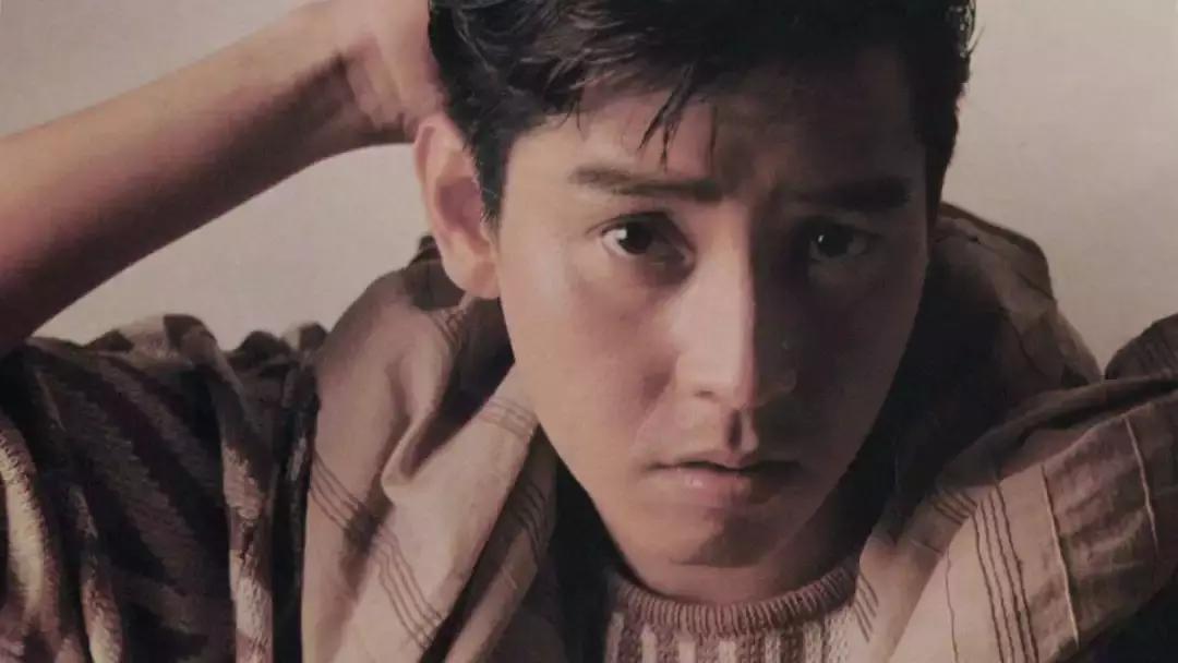 一首《十七岁》之于香港娱乐圈，就是半部《春秋》