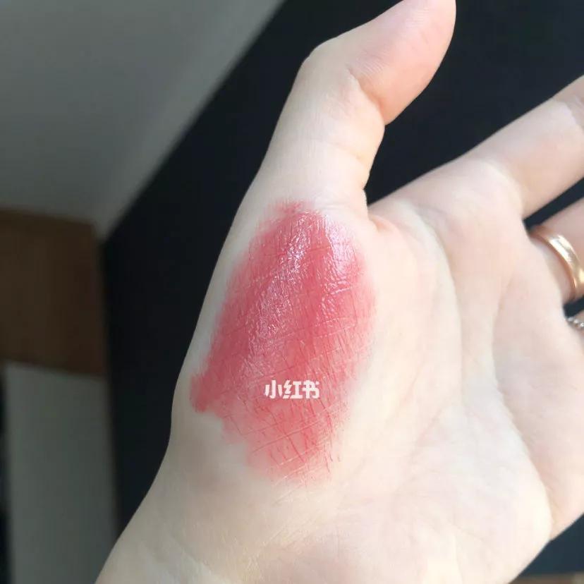 快买了这只口红来人间水蜜桃学院报道！