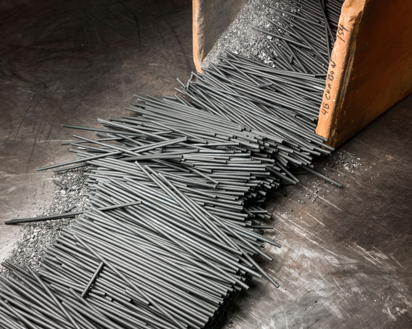 铅笔原来是这样做出来的,铅笔的制作过程是怎么样的