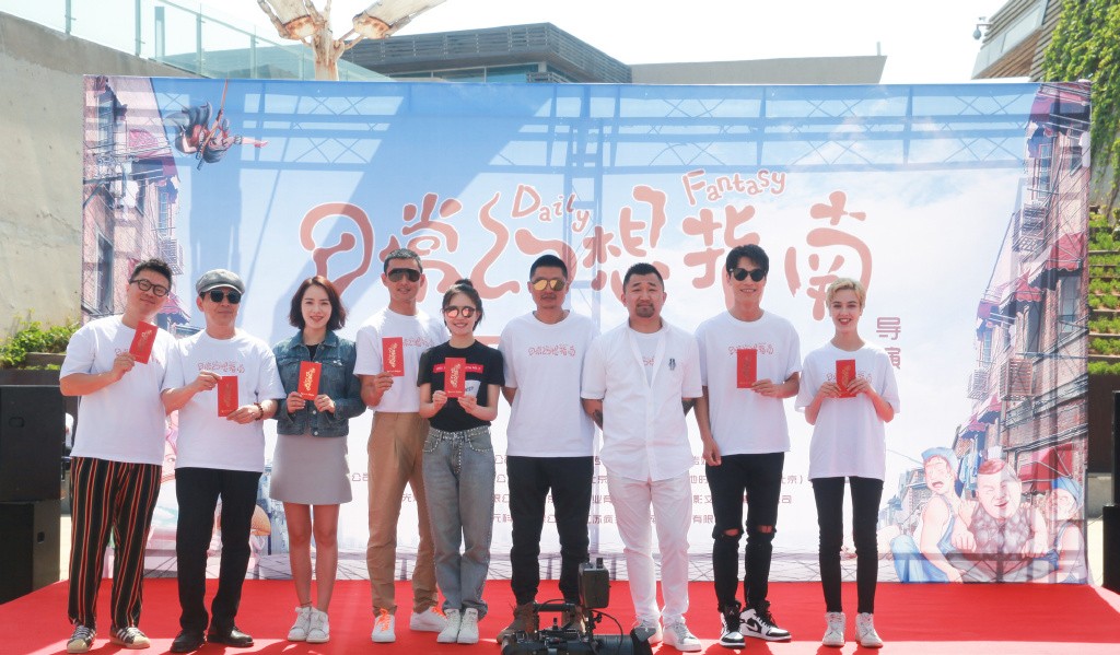 焦俊艳穿薄款牛仔裤,焦俊艳日常穿搭泥石流