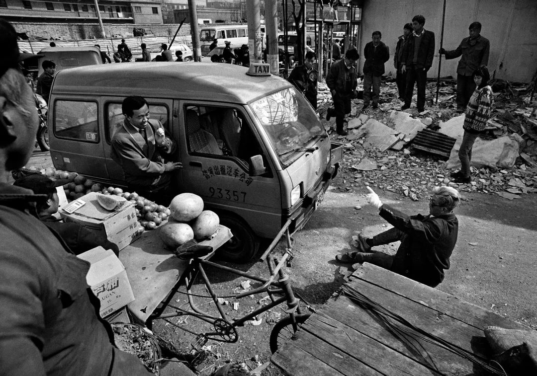 从一线记者到摄影艺术家，谢军拍下了即将消逝的时代记忆