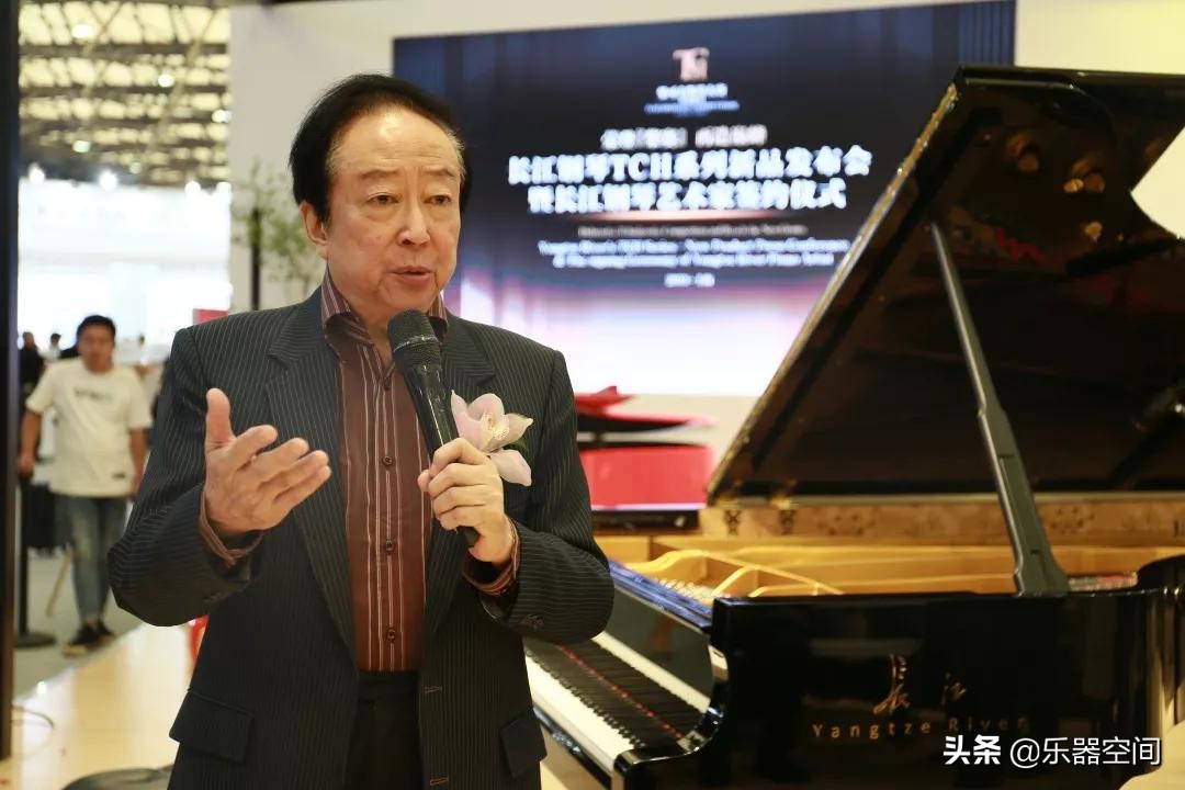 钢琴家安天旭签约长江钢琴艺术家,安天旭弹钢琴大赛