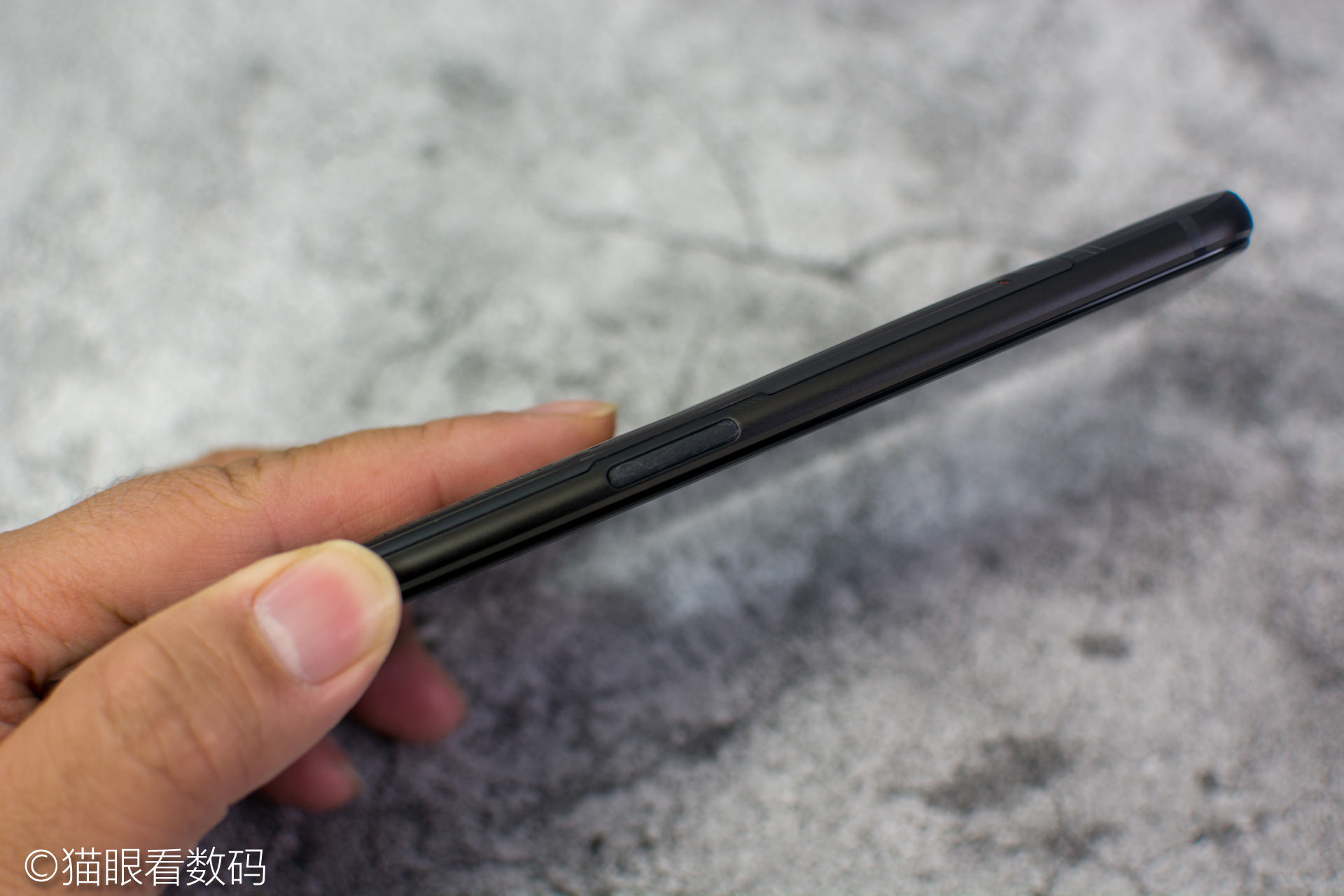 华硕rog2代游戏测评,华硕rog手机2代精英款