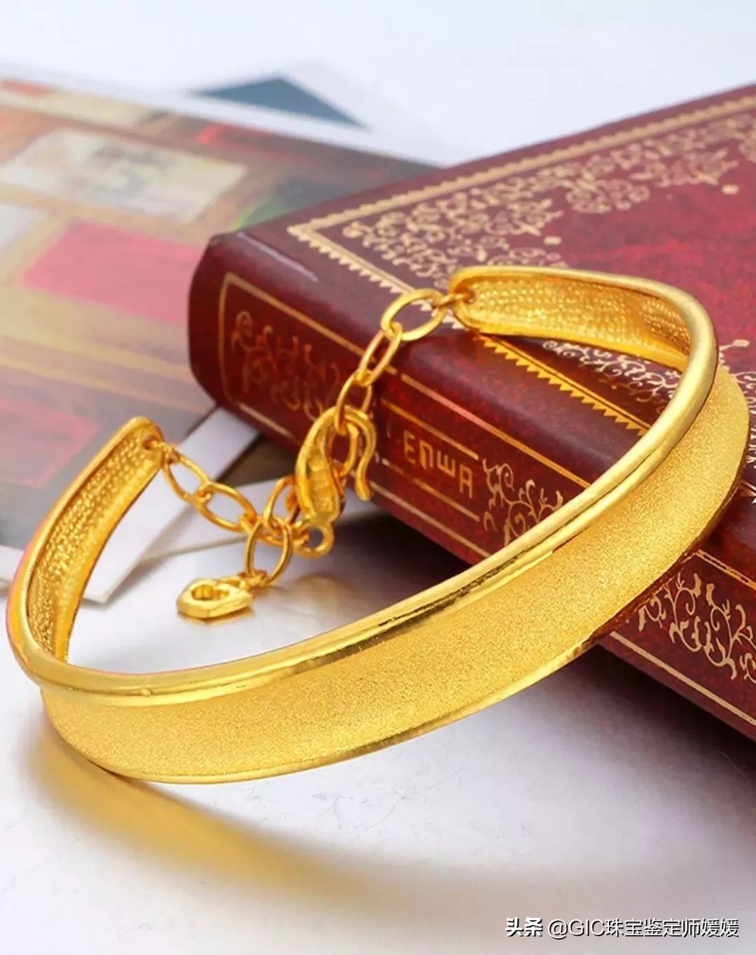 实心黄金手镯变形修复需要多少钱,黄金手镯变形了在家怎么恢复变圆