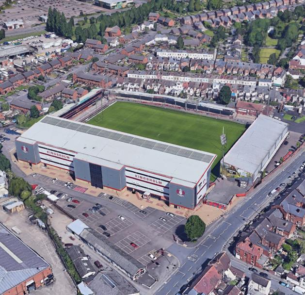 是时候介绍看一下英格兰的橄榄球场了，至少能达到英乙水准