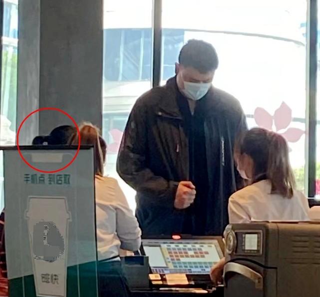 姚明与女儿姚沁蕾最近打球视频,姚明12周岁的女儿姚沁蕾身高