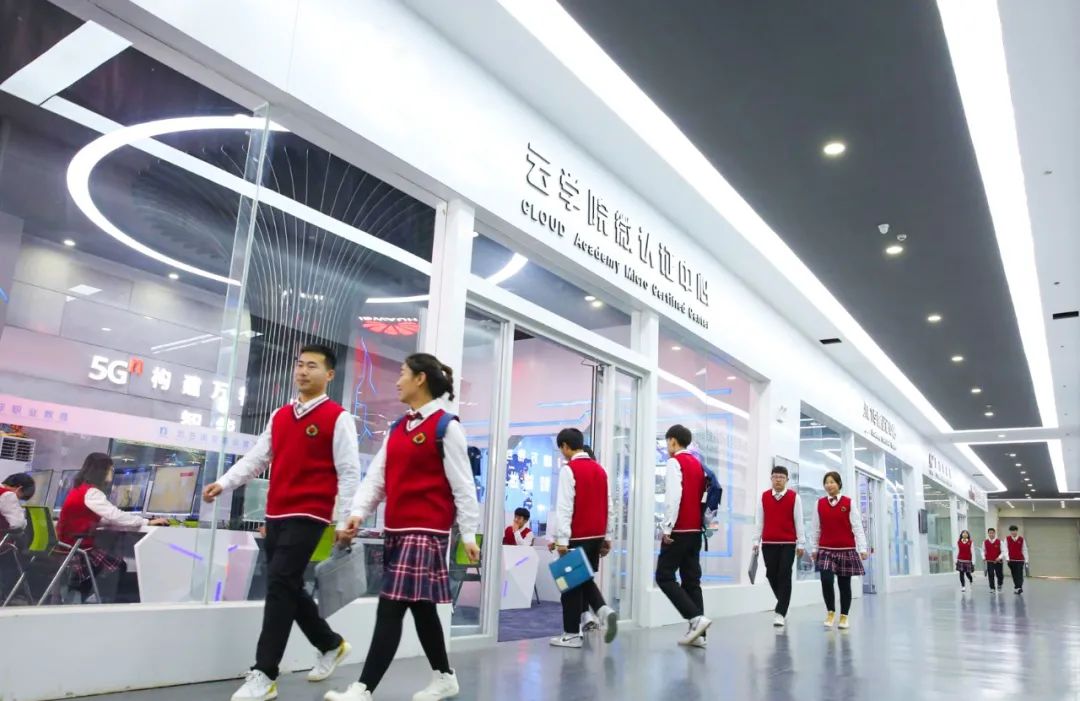 软件开发的一年赚多少钱,软件开发行业是怎么赚钱的