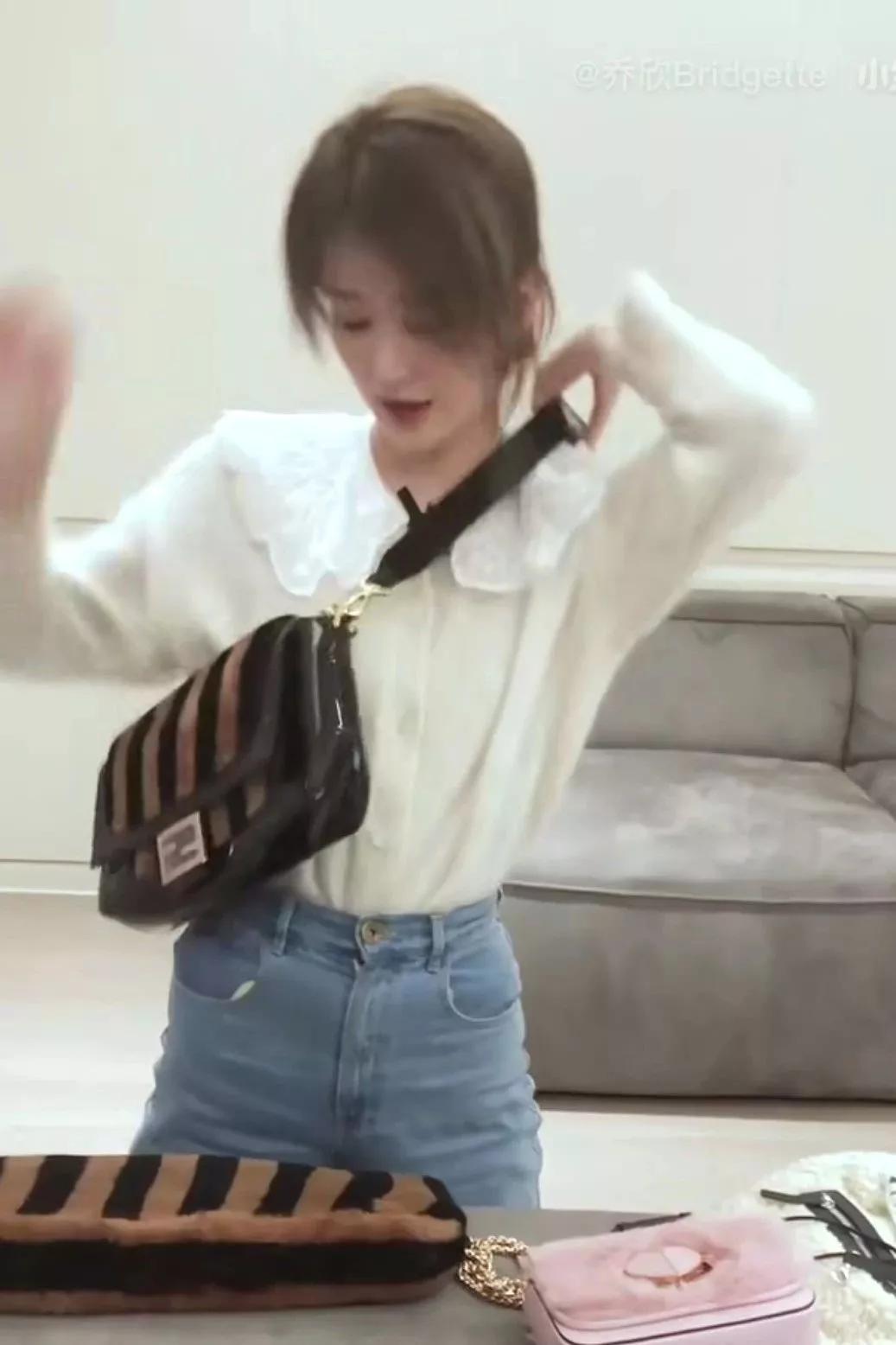 乔欣的包能装下什么,乔欣真的很有钱吗