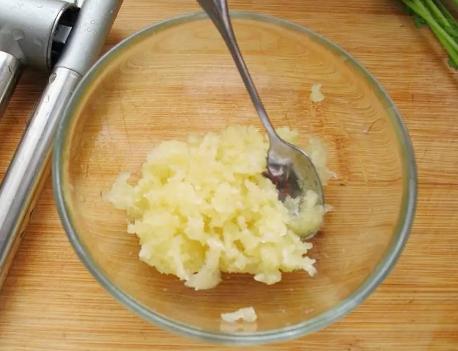 热干面调芝麻酱放盐吗,热干面芝麻酱和调汁