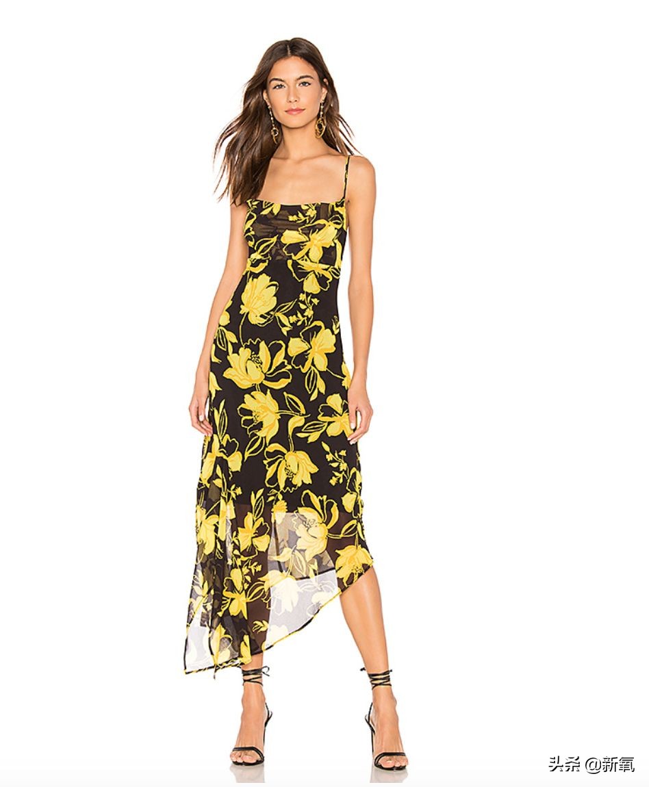 钟楚曦同款连衣裙丝绒,钟楚曦同款白色吊带连衣裙