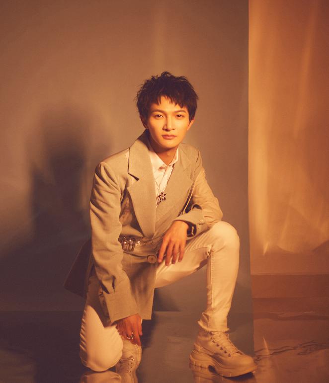 全球中文音乐榜上榜第二现场周深,周深cctv15中文音乐榜上榜