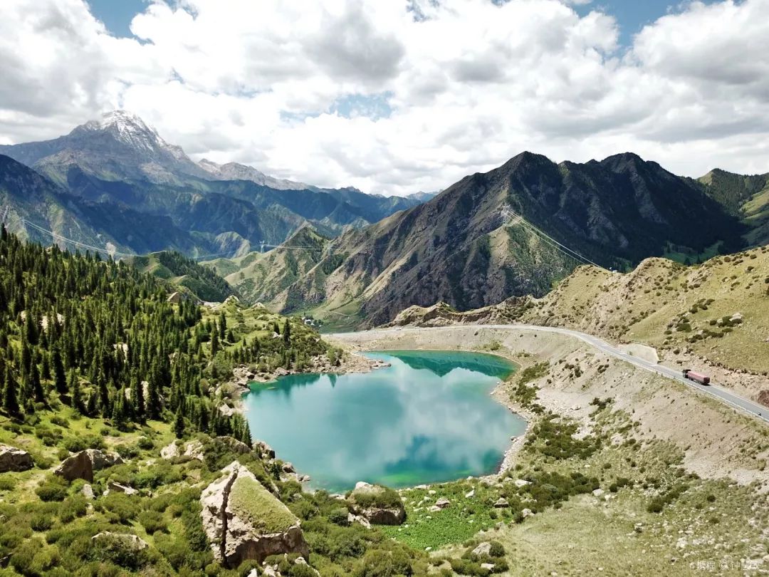 中国10条最美逆天的公路,一年仅开放四个月的独库公路