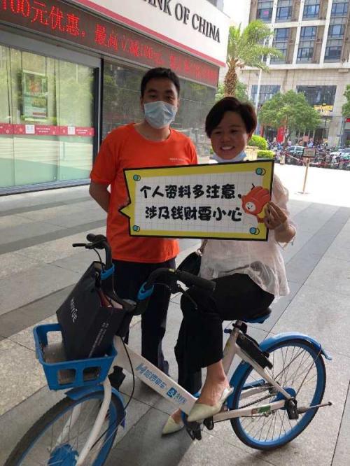 绿色环保捡垃圾活动,平安公益活动