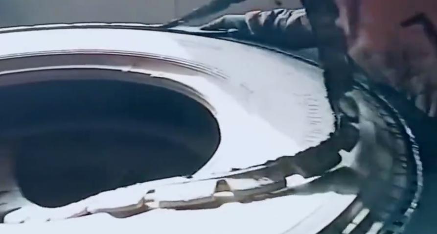 网友修汽车轮胎视频,轮胎翻新全过程视频