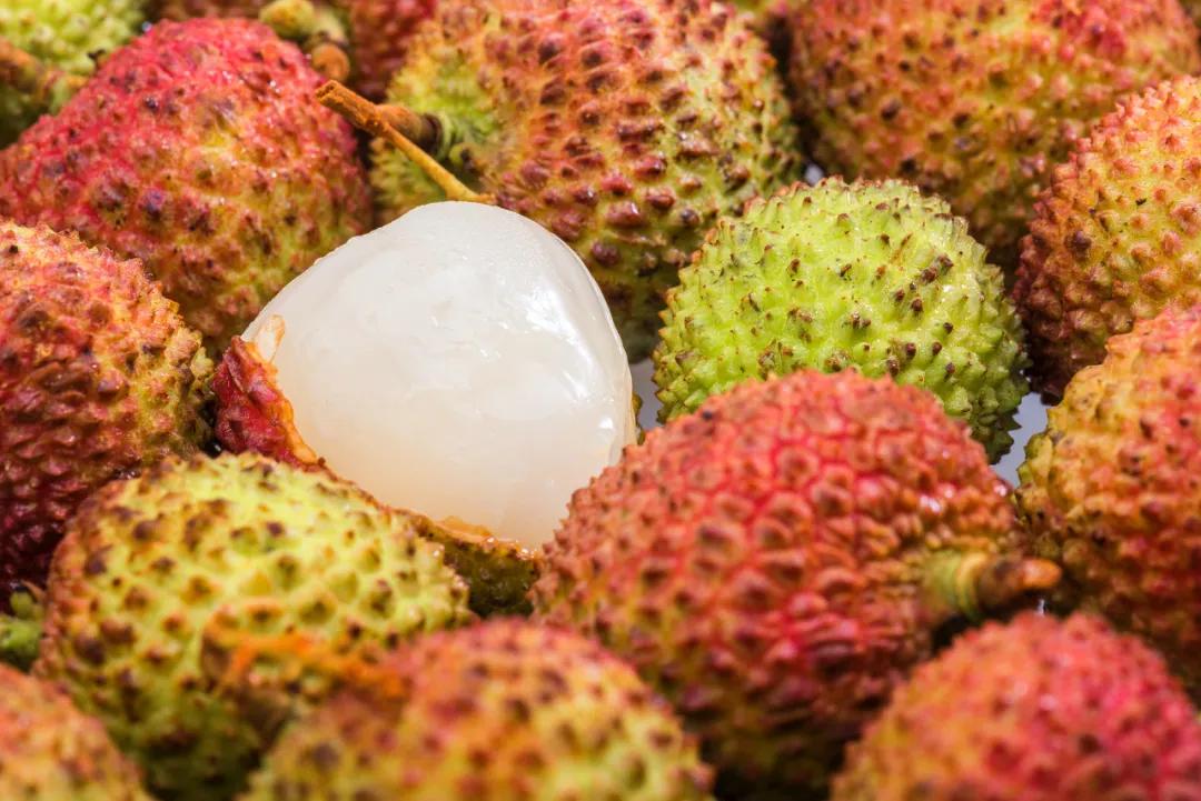 来到海南吃荔枝,到海南吃到的热带水果