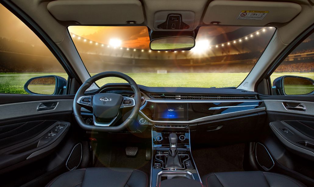 在足球场上如何跟对面的人交流,在足球认识很多朋友