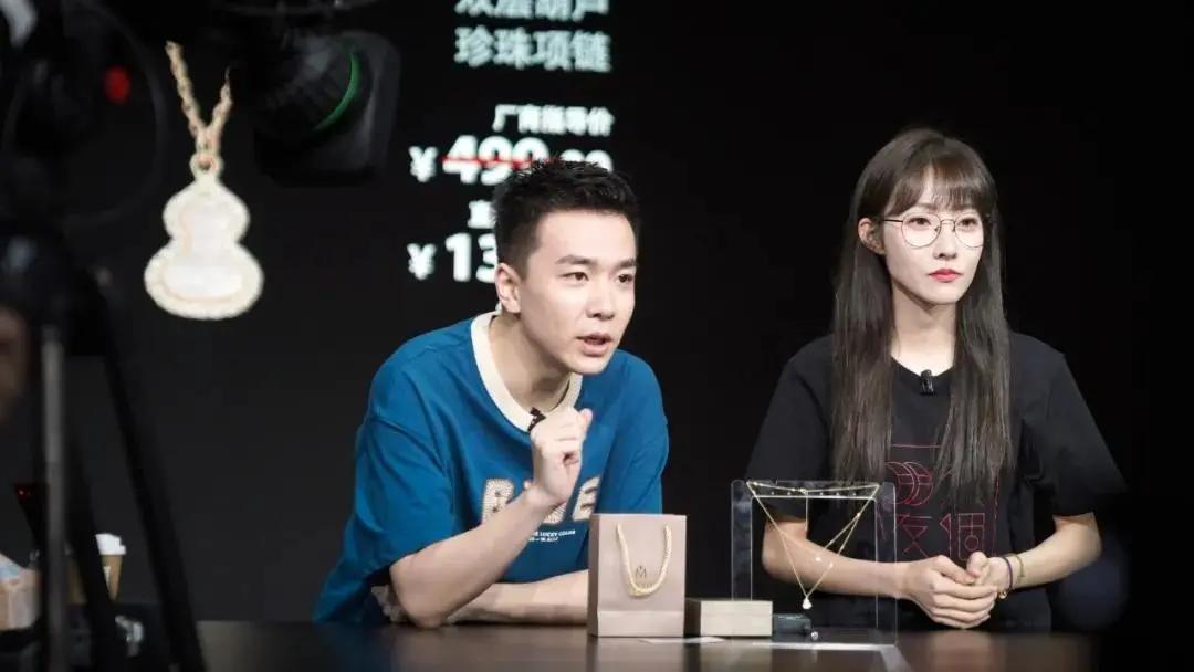 罗永浩放弃锤子了吗,罗永浩退出交个朋友还有股份吗