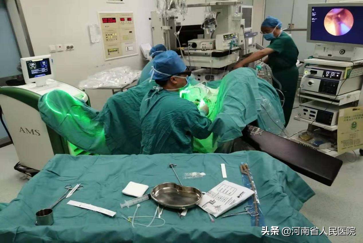 90岁老人常年带尿不湿，20年的痛苦，25分钟解决