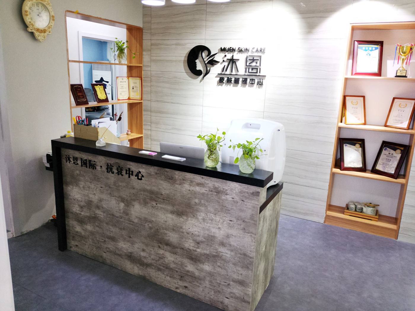 河南80后博士后乳腺外科大夫，如何将所学专业变爱好创办整形医院